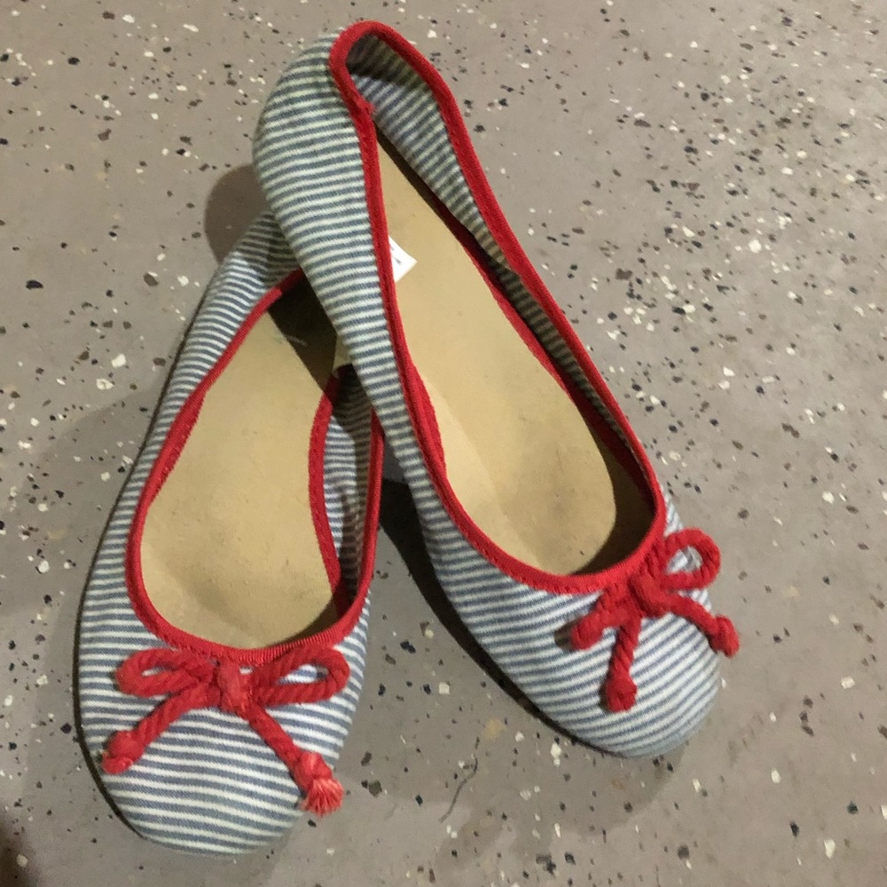 Adorable flats